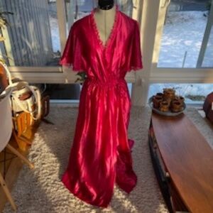 Vintage Pink Satin Dress / Robe - M